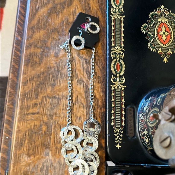 Paparazzi Silver Interlocking Circle Necklace - Picture 1 of 1